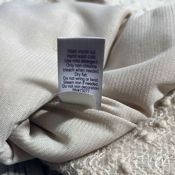 JENNIFER LOPEZ SIZE M  LIGHT WEIGHT SEQUINED SWEATER W BEHIND THE NECK SASH / BO - Picture 7 of 10